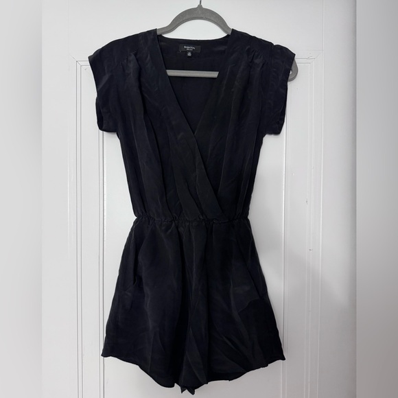 Aritzia Babaton 100% Silk Romper Black Size XXS NWOT - Picture 3 of 7